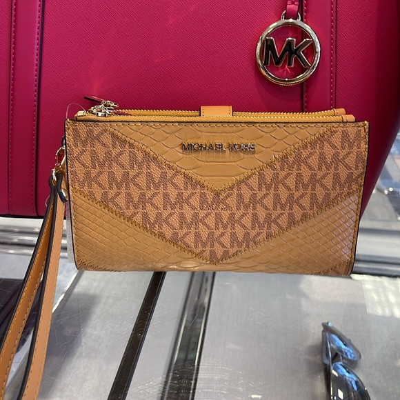 MICHAEL KORS JST LG DOUBLE ZIP WRISTLET WALLET PHONE HOLDER
Cider Multi
NWT - Picture 11 of 16